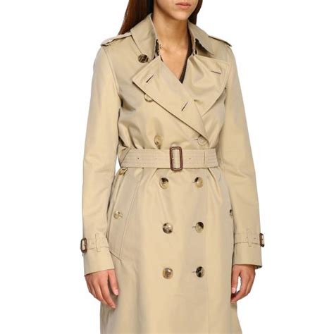 impermeabile leggwro burberry donna|Il trench Burberry .